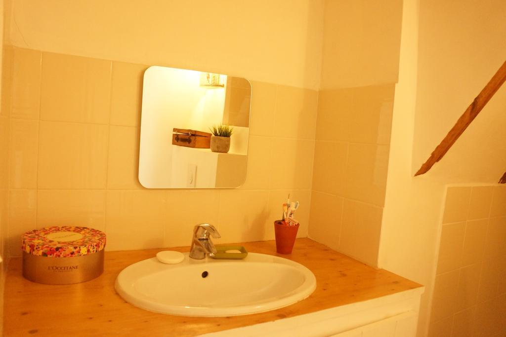 Longo Mai Bed & Breakfast Apt Bagian luar foto